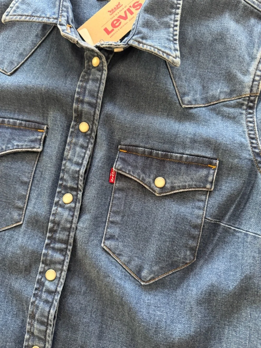 Levi's Women's Denim Western Shirt - Medium Blue NWT - Picture 2 of 4